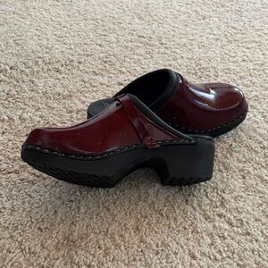 Elegant Burgundy Women's Clogs